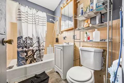 Bath - 18425 Torrence Ave, Lansing, IL 60438 photo 1 of 4