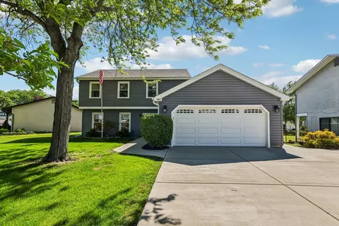 965 S Chippendale Dr, Bartlett, IL 60103