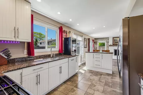 Kitchen - 965 S Chippendale Dr, Bartlett, IL 60103 photo 2 of 3