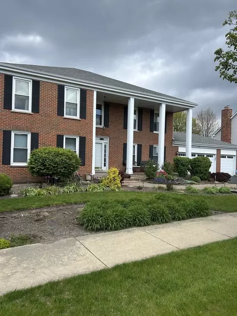690 Waterford Dr, Des Plaines, IL 60016