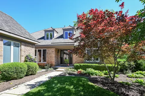 28 Lake Ridge Club Dr, Burr Ridge, IL 60527