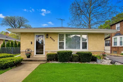 8332 N Oketo Ave, Niles, IL 60714
