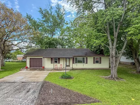306 Willow Ln, Mahomet, IL 61853