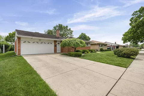 515 Lance Dr, Des Plaines, IL 60016 photo 2