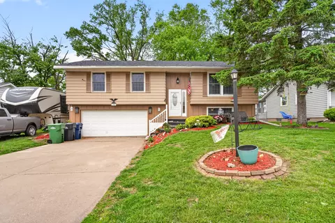 1704 9th St NW, Clinton, IA 52732