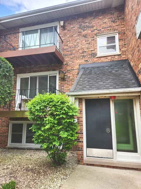 5631 6th Ave #2C, Countryside, IL 60525