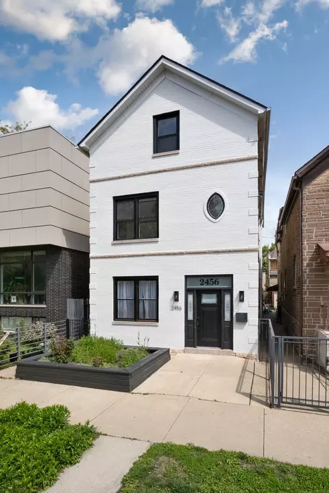 2456 W Huron St, Chicago, IL 60612