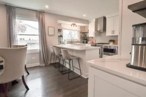 Kitchen - 554 Briarwood Dr, Wheeling, IL 60090 photo 1 of 5
