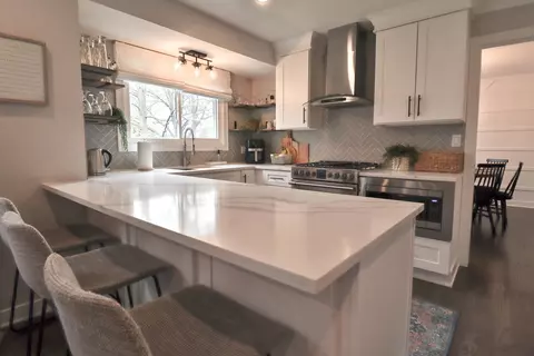 Kitchen - 554 Briarwood Dr, Wheeling, IL 60090 photo 2 of 5