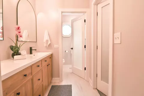 Bath - 554 Briarwood Dr, Wheeling, IL 60090 photo 7 of 11