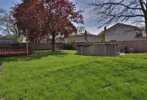 Exterior - 554 Briarwood Dr, Wheeling, IL 60090 photo 6 of 6