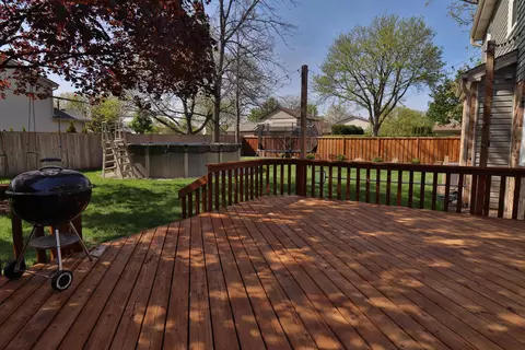 Exterior - 554 Briarwood Dr, Wheeling, IL 60090 photo 3 of 6