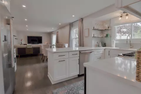 Kitchen - 554 Briarwood Dr, Wheeling, IL 60090 photo 5 of 5