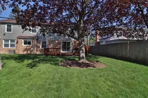 Exterior - 554 Briarwood Dr, Wheeling, IL 60090 photo 5 of 6