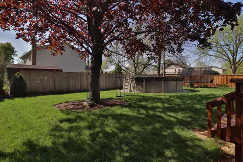 Exterior - 554 Briarwood Dr, Wheeling, IL 60090 photo 4 of 6