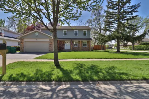 554 Briarwood Dr, Wheeling, IL 60090