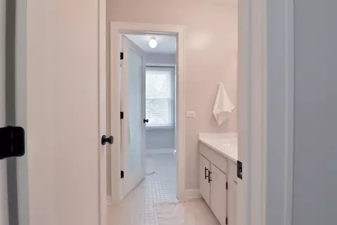 Bath - 554 Briarwood Dr, Wheeling, IL 60090 photo 3 of 11