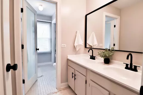 Bath - 554 Briarwood Dr, Wheeling, IL 60090 photo 4 of 11