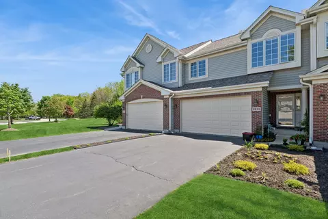 1213 W Lake Dr, Cary, IL 60013