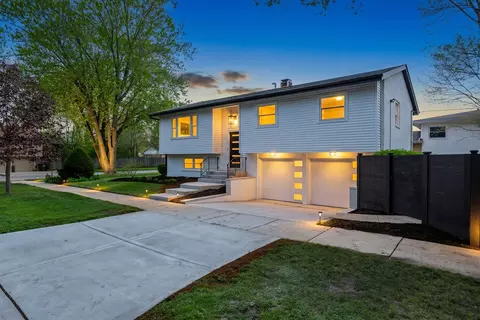 9132 Lincolnwood Dr, Evanston, IL 60203