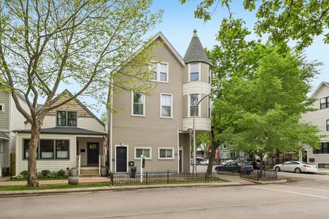 2105 W Barry Ave #2, Chicago, IL 60618