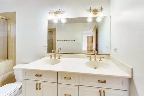 Bath - 1508 Speechley Blvd, Berkeley, IL 60163 photo 2 of 4