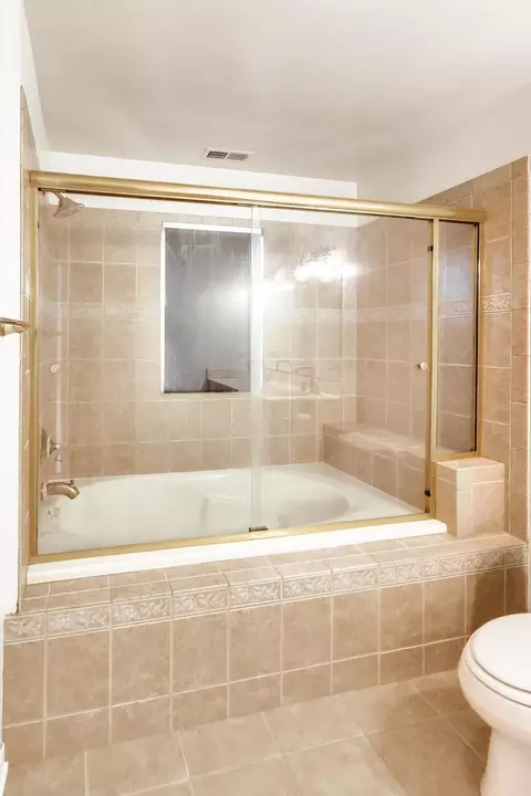 Bath - 1508 Speechley Blvd, Berkeley, IL 60163 photo 3 of 4