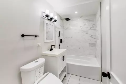 Bath - 1508 Speechley Blvd, Berkeley, IL 60163 photo 1 of 4