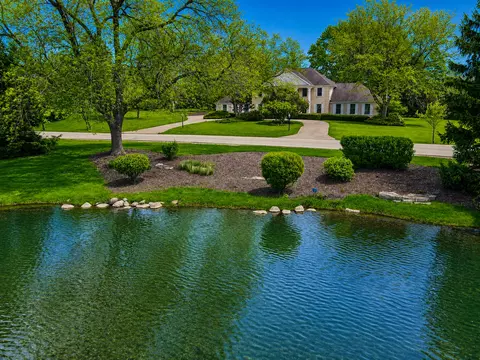 7 Willow Bay Dr, South Barrington, IL 60010