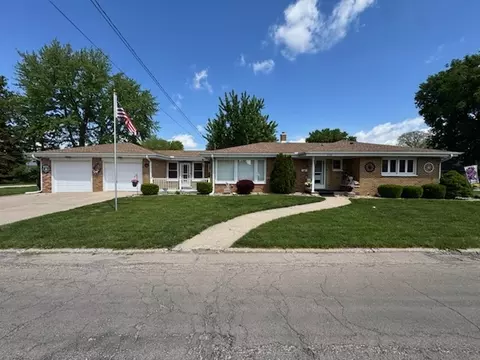 310 E 14th St, Sterling, IL 61081