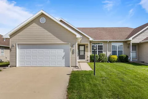 2022 Macon St, Mahomet, IL 61853