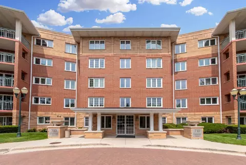 710 Creekside Dr #302, Mount Prospect, IL 60056