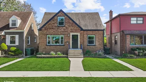 2961 W 97th St, Evergreen Park, IL 60805