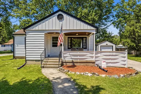 442 S Hamilton St, Monticello, IL 61856