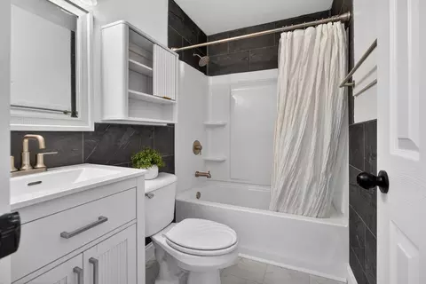 Bath - 1411 Dillon Dr, Normal, IL 61761 photo 1 of 1