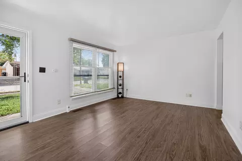 Living - 1411 Dillon Dr, Normal, IL 61761 photo 2 of 4