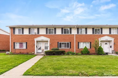 1340 Monomoy St #C, Aurora, IL 60506