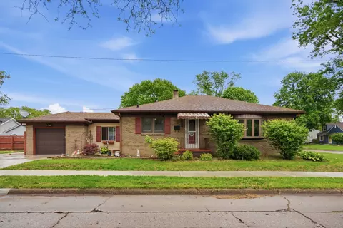 2730 4th St, Moline, IL 61265