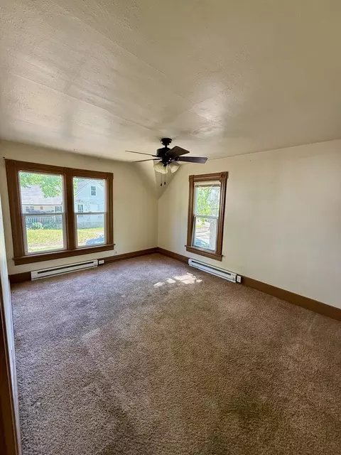 Bedroom - 913 W 4th St, Dixon, IL 61021 photo 3 of 5