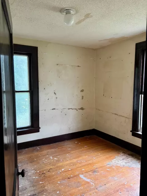 Bedroom - 913 W 4th St, Dixon, IL 61021 photo 1 of 5