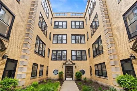 2538 N Kedzie Blvd #206, Chicago, IL 60647