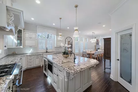 Kitchen - 1 Willowcrest Dr, Oak Brook, IL 60523 photo 2 of 5