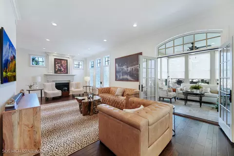 Living - 1 Willowcrest Dr, Oak Brook, IL 60523 photo 2 of 3