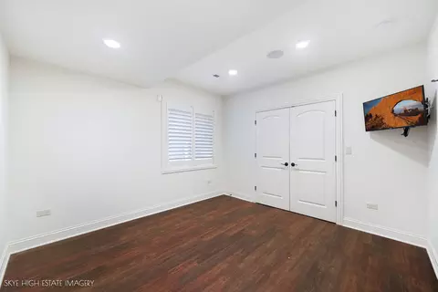 Bedroom - 1 Willowcrest Dr, Oak Brook, IL 60523 photo 1 of 5