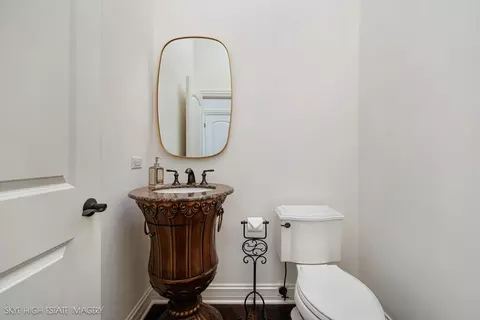 Bath - 1 Willowcrest Dr, Oak Brook, IL 60523 photo 1 of 8