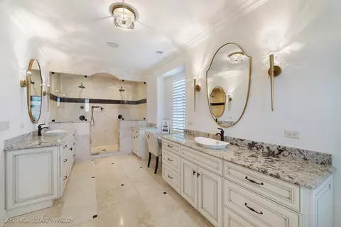 Bath - 1 Willowcrest Dr, Oak Brook, IL 60523 photo 3 of 8