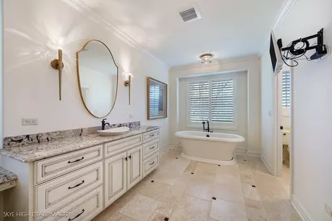Bath - 1 Willowcrest Dr, Oak Brook, IL 60523 photo 4 of 8