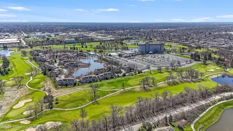 View/Area - 1 Willowcrest Dr, Oak Brook, IL 60523 photo 5 of 6