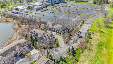 View/Area - 1 Willowcrest Dr, Oak Brook, IL 60523 photo 3 of 6
