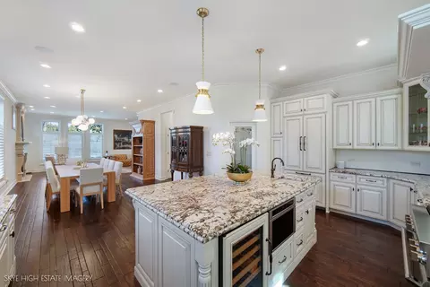 Kitchen - 1 Willowcrest Dr, Oak Brook, IL 60523 photo 3 of 5